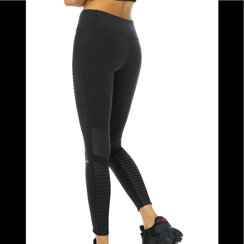 Black Alo Yoga Moto leggings